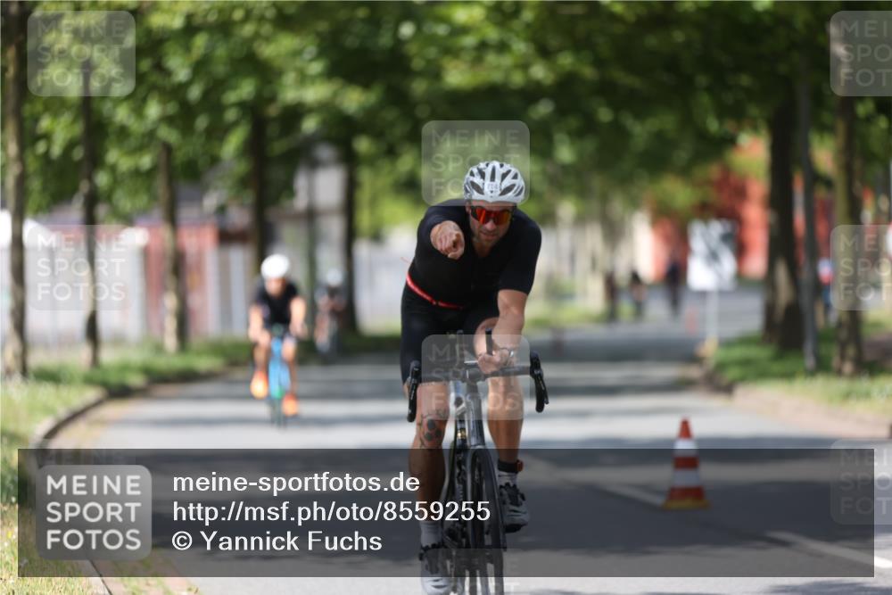 10.08.2025 - GEWOBA Citytriathlon Bremen Yannick Fuchs http://msf.ph/oto/8559255 10.08.2025 12:38:58 Radfahren 555, 658, 720, 740, 762, 892, 900, 940, 969, 978, 1019 meine-sportfotos.de