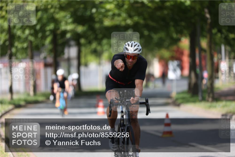 10.08.2025 - GEWOBA Citytriathlon Bremen Yannick Fuchs http://msf.ph/oto/8559256 10.08.2025 12:38:58 Radfahren 555, 658, 720, 740, 762, 892, 900, 940, 969, 978, 1019 meine-sportfotos.de