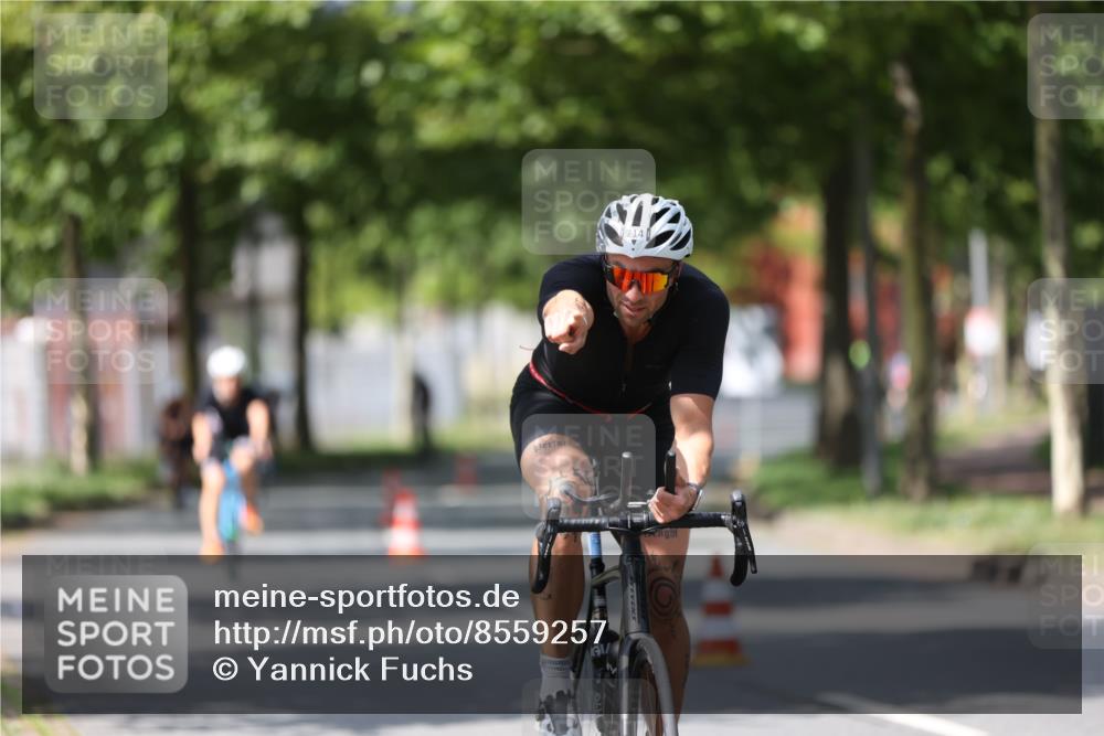 10.08.2025 - GEWOBA Citytriathlon Bremen Yannick Fuchs http://msf.ph/oto/8559257 10.08.2025 12:38:58 Radfahren 555, 658, 720, 740, 762, 892, 900, 940, 969, 978, 1019 meine-sportfotos.de