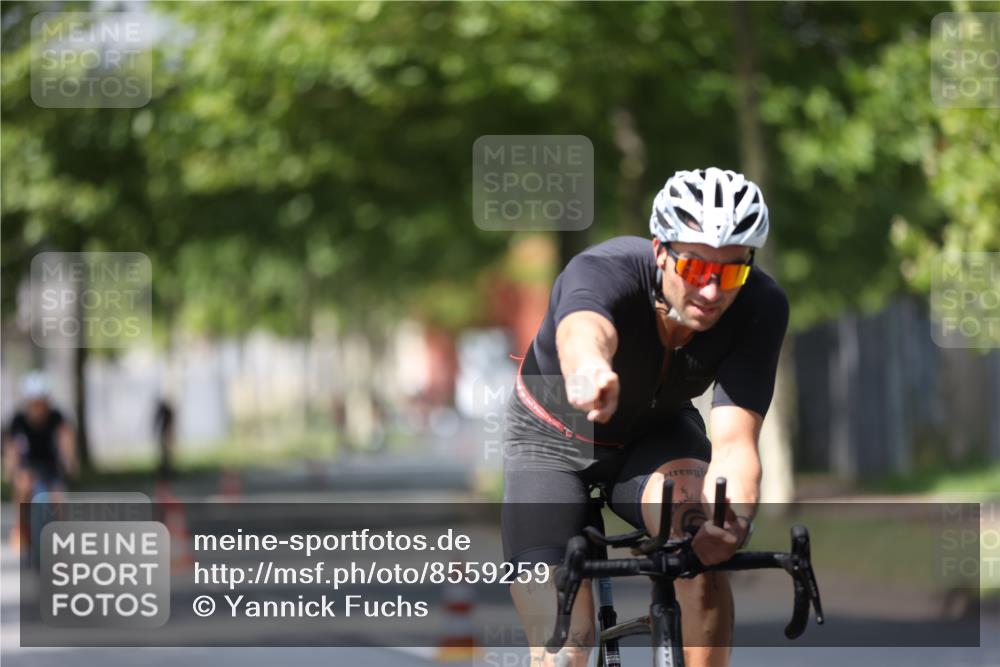 10.08.2025 - GEWOBA Citytriathlon Bremen Yannick Fuchs http://msf.ph/oto/8559259 10.08.2025 12:38:59 Radfahren 555, 658, 720, 740, 762, 892, 900, 940, 969, 978, 1019 meine-sportfotos.de