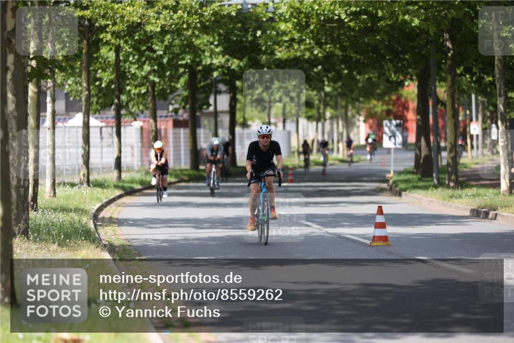 10.08.2025 - GEWOBA Citytriathlon Bremen Yannick Fuchs http://msf.ph/oto/8559262 10.08.2025 12:39:00 Radfahren 555, 658, 720, 762, 892, 900, 940, 969, 978, 1019 meine-sportfotos.de