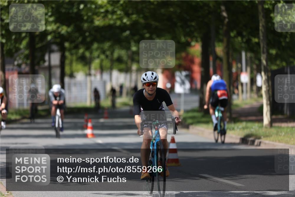 10.08.2025 - GEWOBA Citytriathlon Bremen Yannick Fuchs http://msf.ph/oto/8559266 10.08.2025 12:39:01 Radfahren 555, 658, 696, 720, 762, 892, 900, 940, 969, 978, 1019 meine-sportfotos.de