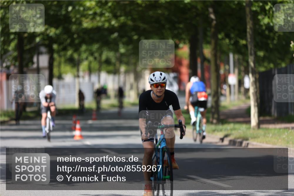 10.08.2025 - GEWOBA Citytriathlon Bremen Yannick Fuchs http://msf.ph/oto/8559267 10.08.2025 12:39:01 Radfahren 555, 658, 696, 720, 762, 892, 900, 940, 969, 978, 1019 meine-sportfotos.de