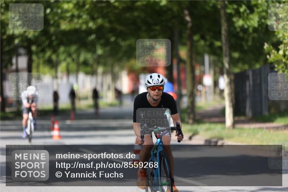 10.08.2025 - GEWOBA Citytriathlon Bremen Yannick Fuchs http://msf.ph/oto/8559268 10.08.2025 12:39:01 Radfahren 555, 658, 696, 720, 762, 892, 900, 940, 969, 978, 1019 meine-sportfotos.de
