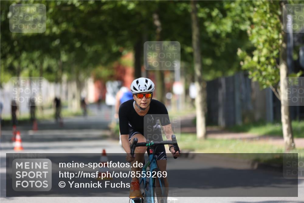 10.08.2025 - GEWOBA Citytriathlon Bremen Yannick Fuchs http://msf.ph/oto/8559269 10.08.2025 12:39:01 Radfahren 555, 658, 696, 720, 762, 892, 900, 940, 969, 978, 1019 meine-sportfotos.de