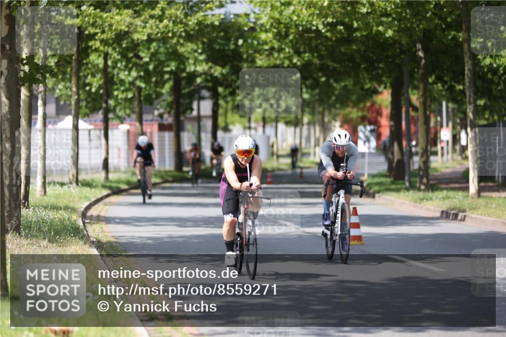 10.08.2025 - GEWOBA Citytriathlon Bremen Yannick Fuchs http://msf.ph/oto/8559271 10.08.2025 12:39:03 Radfahren 555, 658, 696, 720, 729, 762, 892, 900, 969, 978, 1019 meine-sportfotos.de
