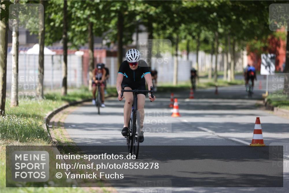 10.08.2025 - GEWOBA Citytriathlon Bremen Yannick Fuchs http://msf.ph/oto/8559278 10.08.2025 12:39:06 Radfahren 658, 696, 709, 720, 729, 900, 969, 978, 1006, 1019 meine-sportfotos.de