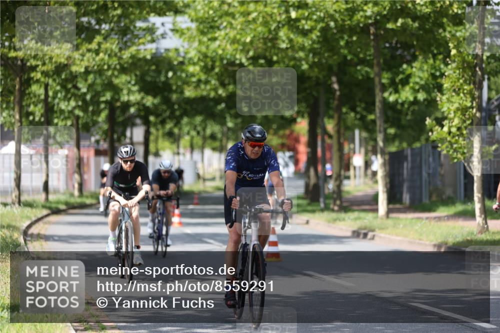 10.08.2025 - GEWOBA Citytriathlon Bremen Yannick Fuchs http://msf.ph/oto/8559291 10.08.2025 12:39:10 Radfahren 658, 696, 709, 729, 900, 969, 978, 1006 meine-sportfotos.de