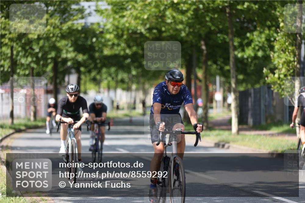 10.08.2025 - GEWOBA Citytriathlon Bremen Yannick Fuchs http://msf.ph/oto/8559292 10.08.2025 12:39:10 Radfahren 658, 696, 709, 729, 900, 969, 978, 1006 meine-sportfotos.de