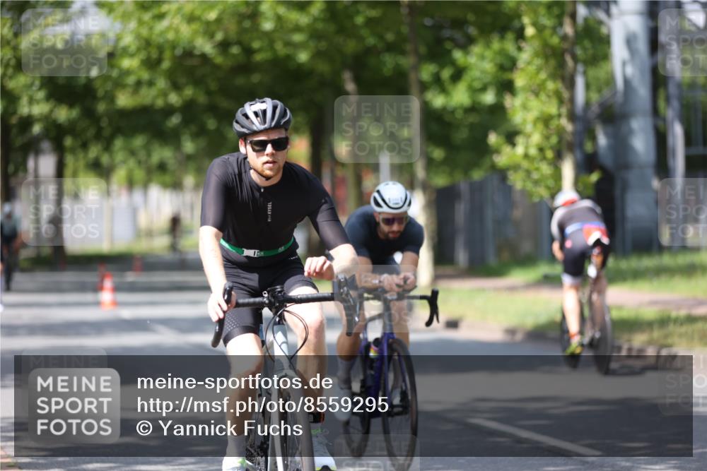 10.08.2025 - GEWOBA Citytriathlon Bremen Yannick Fuchs http://msf.ph/oto/8559295 10.08.2025 12:39:11 Radfahren 658, 696, 709, 729, 900, 969, 978, 1006 meine-sportfotos.de