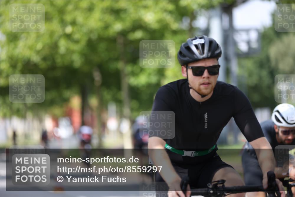 10.08.2025 - GEWOBA Citytriathlon Bremen Yannick Fuchs http://msf.ph/oto/8559297 10.08.2025 12:39:12 Radfahren 658, 696, 709, 729, 758, 900, 969, 978, 1006 meine-sportfotos.de