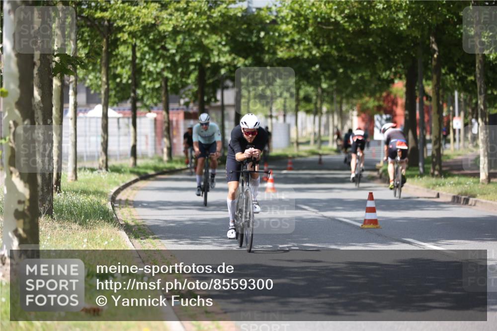 10.08.2025 - GEWOBA Citytriathlon Bremen Yannick Fuchs http://msf.ph/oto/8559300 10.08.2025 12:39:13 Radfahren 658, 696, 709, 729, 758, 900, 969, 978, 1006 meine-sportfotos.de