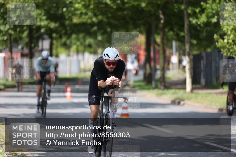 10.08.2025 - GEWOBA Citytriathlon Bremen Yannick Fuchs http://msf.ph/oto/8559303 10.08.2025 12:39:14 Radfahren 658, 696, 709, 729, 758, 900, 969, 1006 meine-sportfotos.de