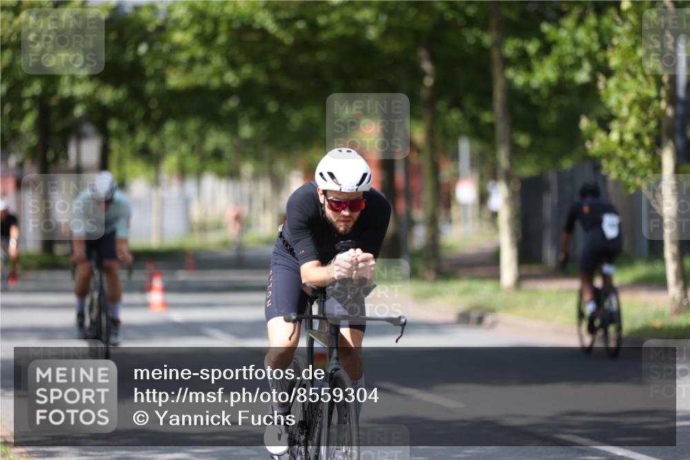 10.08.2025 - GEWOBA Citytriathlon Bremen Yannick Fuchs http://msf.ph/oto/8559304 10.08.2025 12:39:14 Radfahren 658, 696, 709, 729, 758, 900, 969, 1006 meine-sportfotos.de