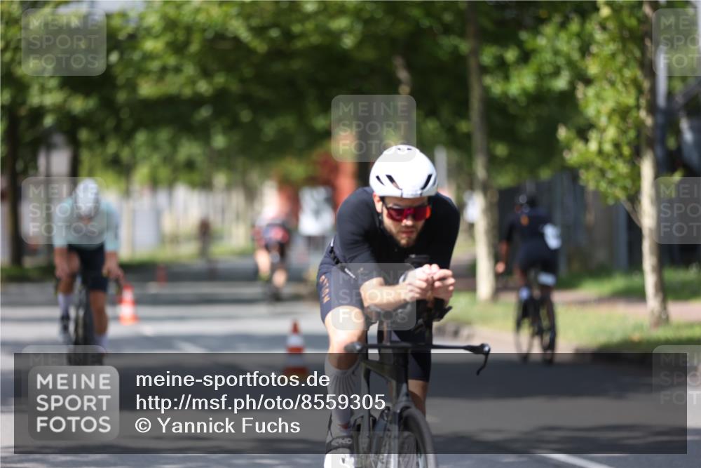 10.08.2025 - GEWOBA Citytriathlon Bremen Yannick Fuchs http://msf.ph/oto/8559305 10.08.2025 12:39:14 Radfahren 658, 696, 709, 729, 758, 900, 969, 1006 meine-sportfotos.de