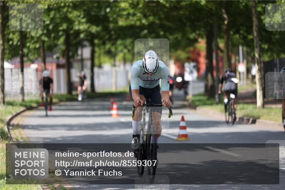 10.08.2025 - GEWOBA Citytriathlon Bremen Yannick Fuchs http://msf.ph/oto/8559307 10.08.2025 12:39:15 Radfahren 658, 696, 709, 729, 758, 869, 900, 969, 1006 meine-sportfotos.de