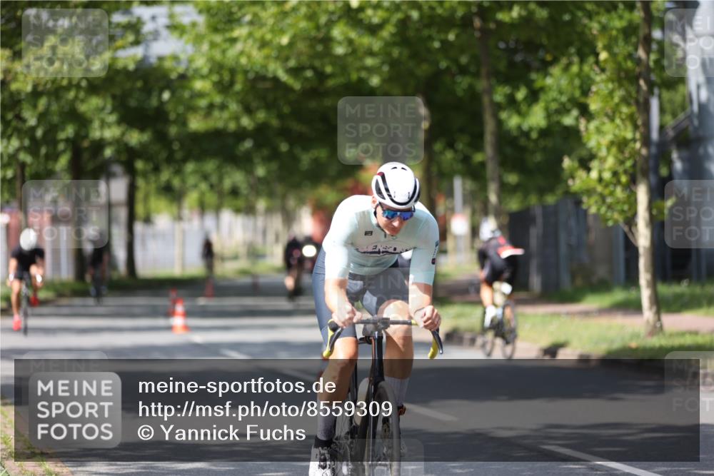 10.08.2025 - GEWOBA Citytriathlon Bremen Yannick Fuchs http://msf.ph/oto/8559309 10.08.2025 12:39:15 Radfahren 658, 696, 709, 729, 758, 869, 900, 969, 1006 meine-sportfotos.de