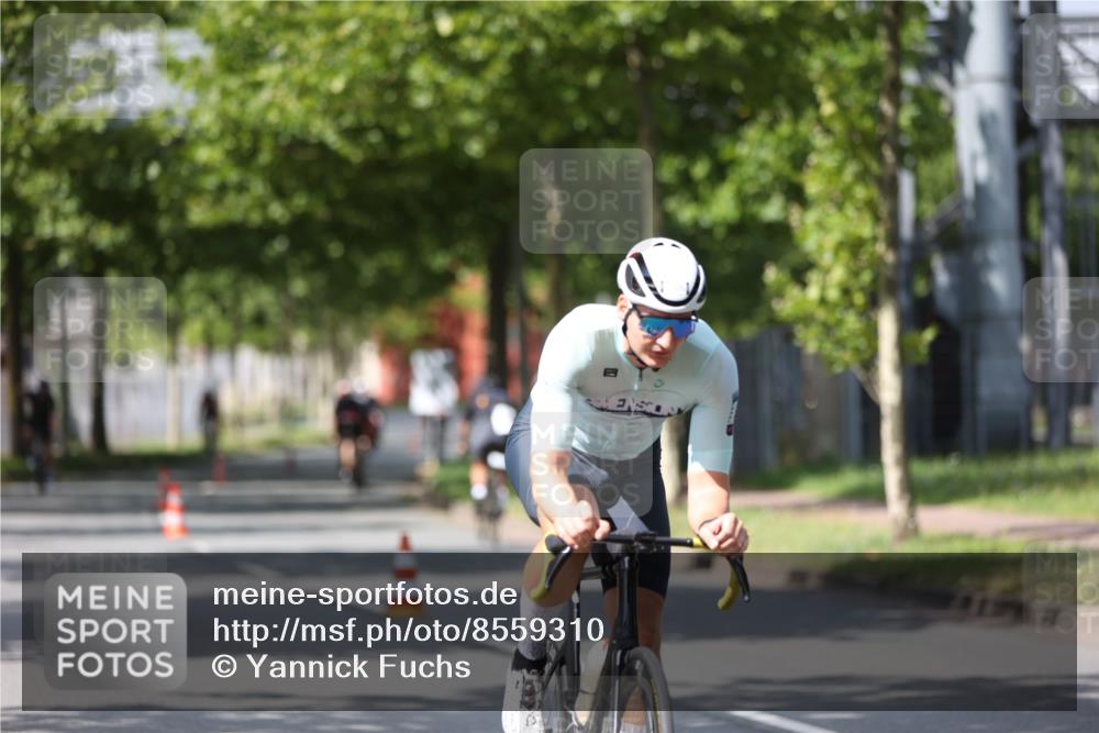 10.08.2025 - GEWOBA Citytriathlon Bremen Yannick Fuchs http://msf.ph/oto/8559310 10.08.2025 12:39:15 Radfahren 658, 696, 709, 729, 758, 869, 900, 969, 1006 meine-sportfotos.de
