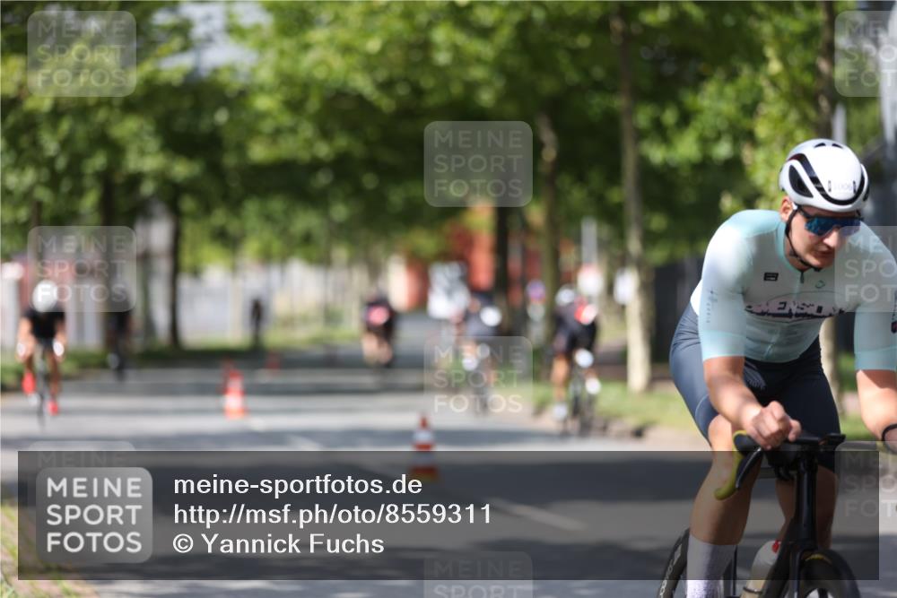 10.08.2025 - GEWOBA Citytriathlon Bremen Yannick Fuchs http://msf.ph/oto/8559311 10.08.2025 12:39:15 Radfahren 658, 696, 709, 729, 758, 869, 900, 969, 1006 meine-sportfotos.de