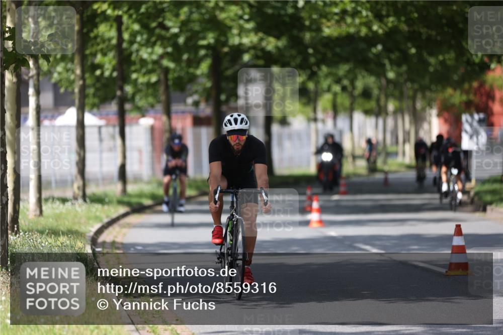 10.08.2025 - GEWOBA Citytriathlon Bremen Yannick Fuchs http://msf.ph/oto/8559316 10.08.2025 12:39:17 Radfahren 658, 696, 709, 729, 758, 869, 900, 969, 1006 meine-sportfotos.de