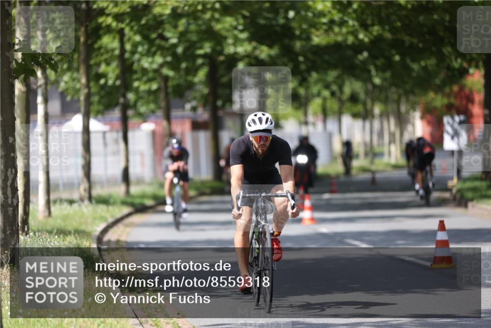 10.08.2025 - GEWOBA Citytriathlon Bremen Yannick Fuchs http://msf.ph/oto/8559318 10.08.2025 12:39:18 Radfahren 658, 696, 709, 729, 758, 869, 900, 1006 meine-sportfotos.de