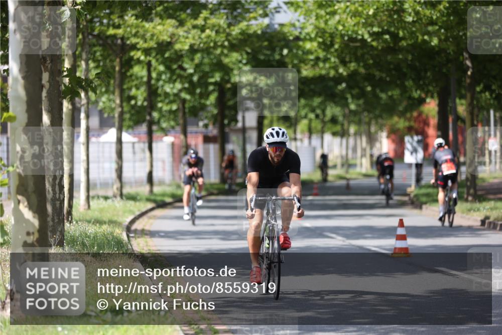 10.08.2025 - GEWOBA Citytriathlon Bremen Yannick Fuchs http://msf.ph/oto/8559319 10.08.2025 12:39:18 Radfahren 658, 696, 709, 729, 758, 869, 900, 1006 meine-sportfotos.de