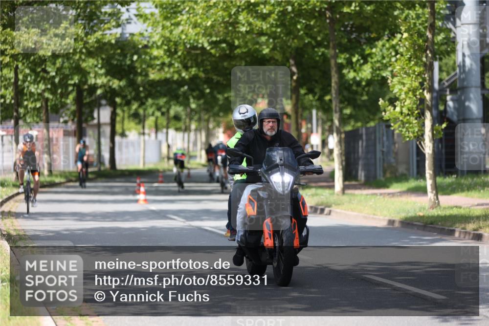 10.08.2025 - GEWOBA Citytriathlon Bremen Yannick Fuchs http://msf.ph/oto/8559331 10.08.2025 12:39:22 Radfahren 696, 709, 729, 758, 795, 869, 900, 1006 meine-sportfotos.de