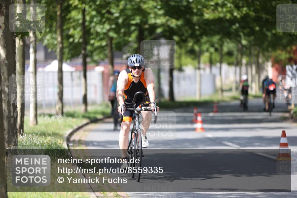 10.08.2025 - GEWOBA Citytriathlon Bremen Yannick Fuchs http://msf.ph/oto/8559335 10.08.2025 12:39:23 Radfahren 696, 709, 729, 758, 795, 869, 900, 1006 meine-sportfotos.de
