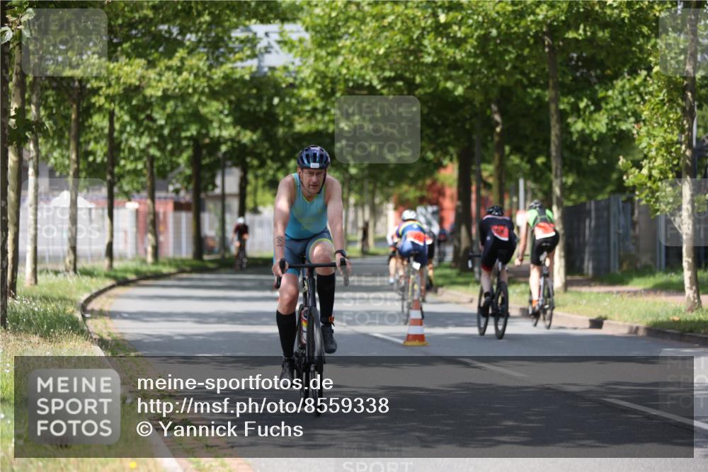 10.08.2025 - GEWOBA Citytriathlon Bremen Yannick Fuchs http://msf.ph/oto/8559338 10.08.2025 12:39:27 Radfahren 572, 709, 729, 758, 795, 869, 1006 meine-sportfotos.de