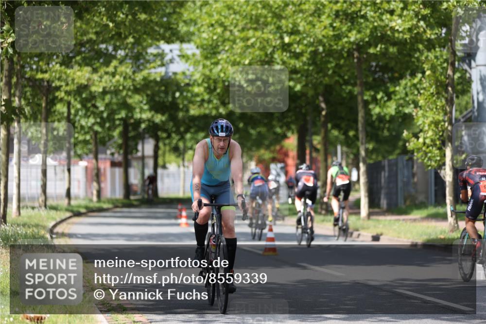 10.08.2025 - GEWOBA Citytriathlon Bremen Yannick Fuchs http://msf.ph/oto/8559339 10.08.2025 12:39:27 Radfahren 572, 709, 729, 758, 795, 869, 1006 meine-sportfotos.de