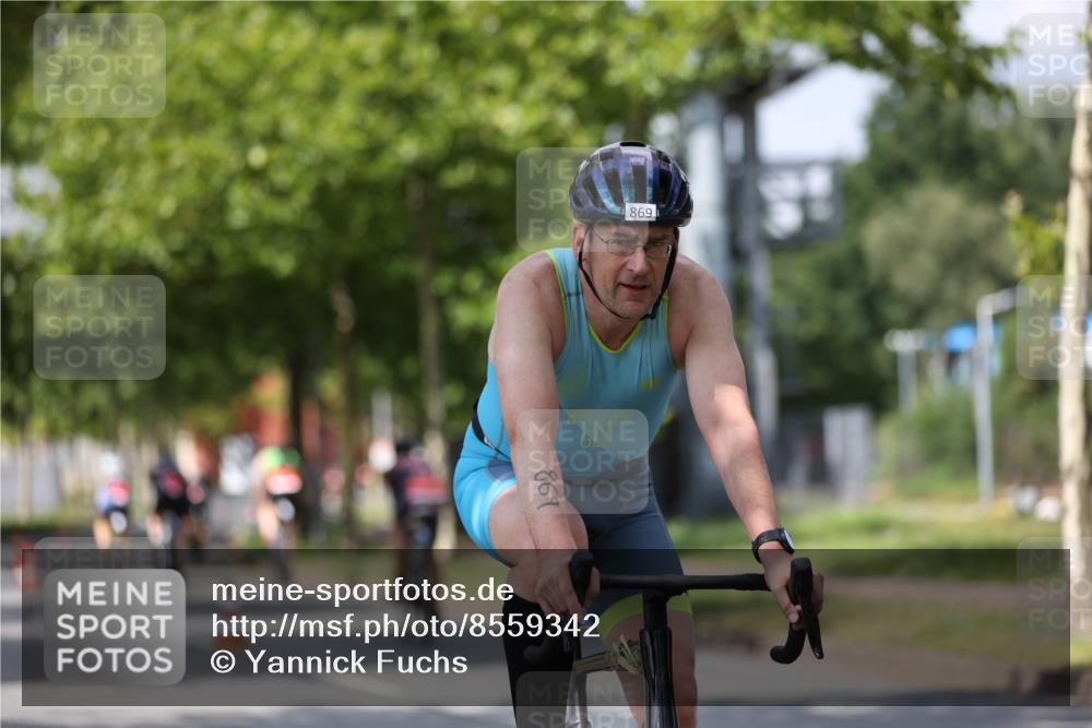 10.08.2025 - GEWOBA Citytriathlon Bremen Yannick Fuchs http://msf.ph/oto/8559342 10.08.2025 12:39:28 Radfahren 572, 709, 758, 795, 813, 869, 1006 meine-sportfotos.de