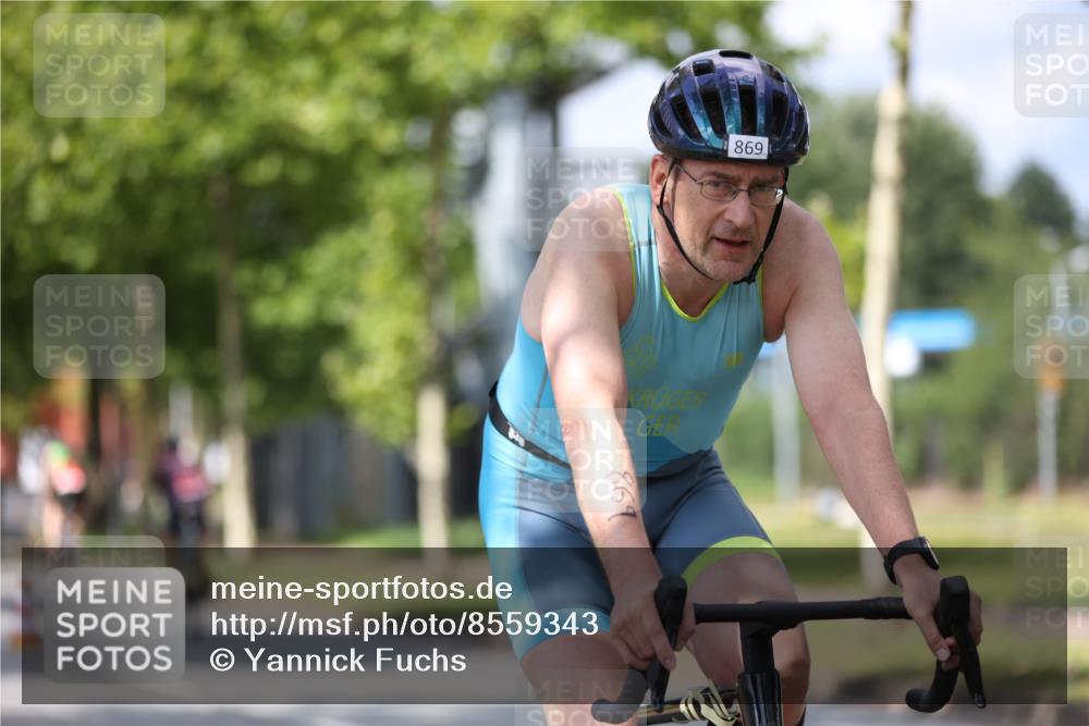 10.08.2025 - GEWOBA Citytriathlon Bremen Yannick Fuchs http://msf.ph/oto/8559343 10.08.2025 12:39:28 Radfahren 572, 709, 758, 795, 813, 869, 1006 meine-sportfotos.de
