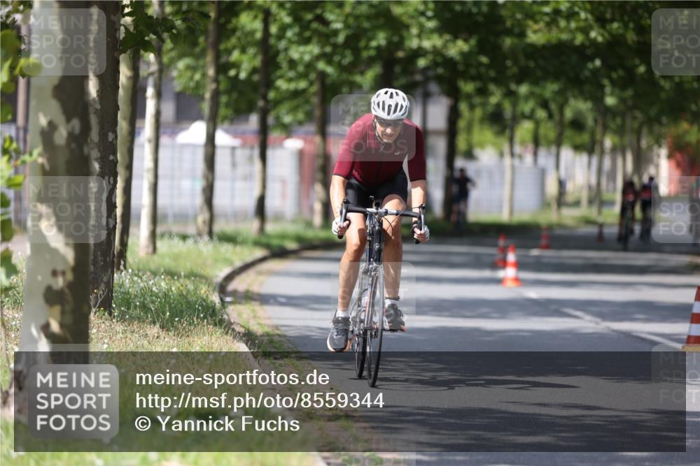 10.08.2025 - GEWOBA Citytriathlon Bremen Yannick Fuchs http://msf.ph/oto/8559344 10.08.2025 12:39:33 Radfahren 572, 758, 795, 813, 869 meine-sportfotos.de
