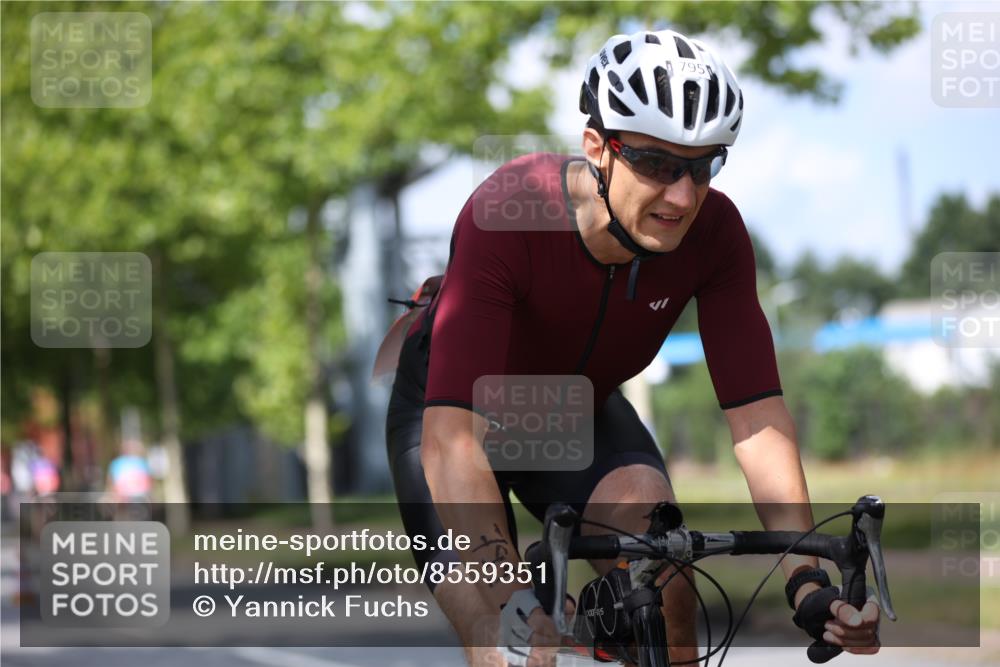 10.08.2025 - GEWOBA Citytriathlon Bremen Yannick Fuchs http://msf.ph/oto/8559351 10.08.2025 12:39:35 Radfahren 572, 758, 795, 813, 869 meine-sportfotos.de