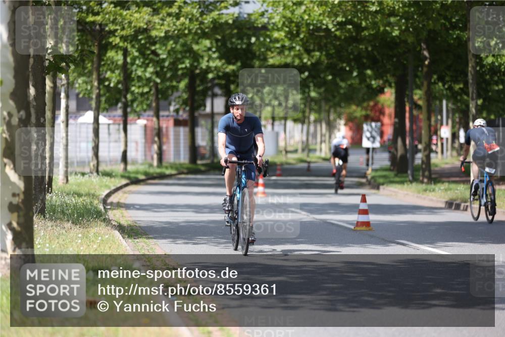 10.08.2025 - GEWOBA Citytriathlon Bremen Yannick Fuchs http://msf.ph/oto/8559361 10.08.2025 12:39:40 Radfahren 572, 589, 795, 813, 869 meine-sportfotos.de