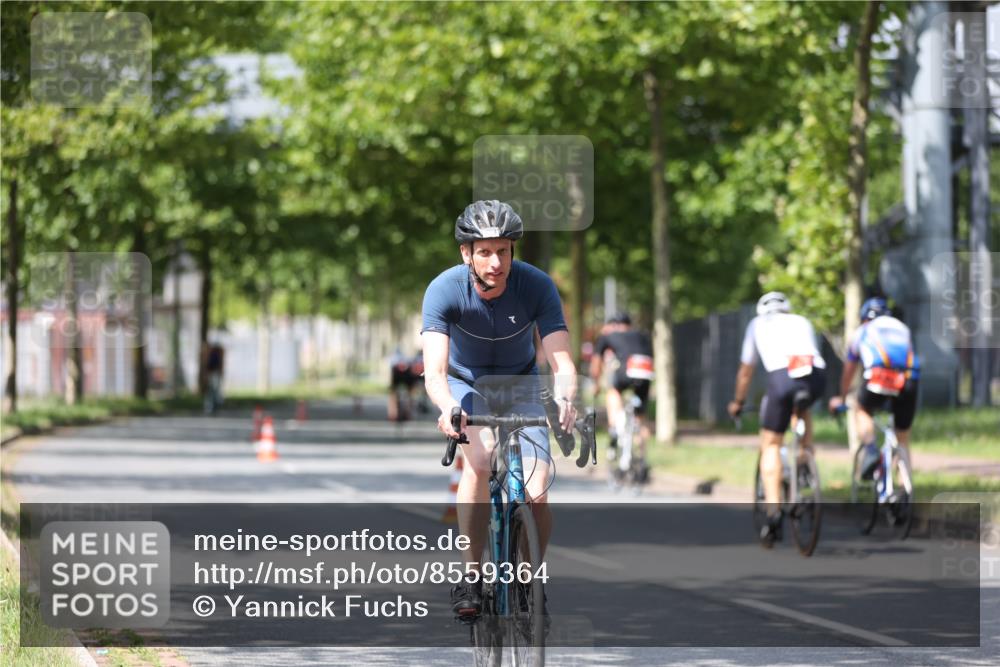 10.08.2025 - GEWOBA Citytriathlon Bremen Yannick Fuchs http://msf.ph/oto/8559364 10.08.2025 12:39:41 Radfahren 572, 589, 795, 813 meine-sportfotos.de