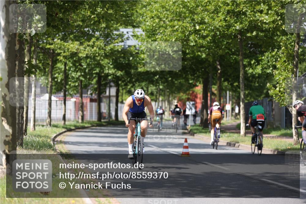 10.08.2025 - GEWOBA Citytriathlon Bremen Yannick Fuchs http://msf.ph/oto/8559370 10.08.2025 12:39:47 Radfahren 572, 589, 795, 813 meine-sportfotos.de