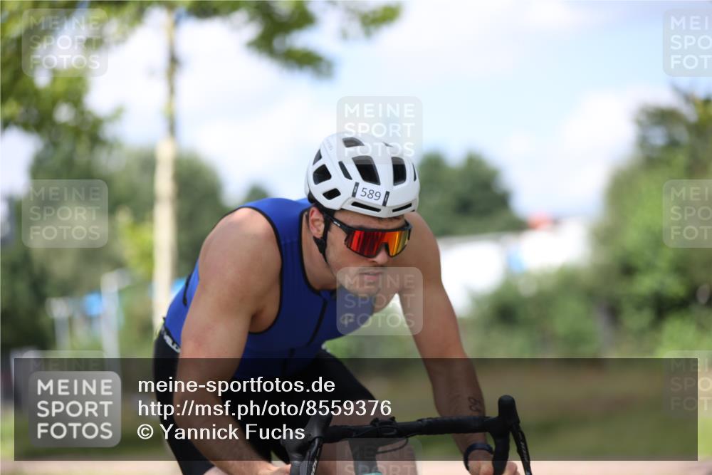 10.08.2025 - GEWOBA Citytriathlon Bremen Yannick Fuchs http://msf.ph/oto/8559376 10.08.2025 12:39:49 Radfahren 572, 589, 813, 831 meine-sportfotos.de