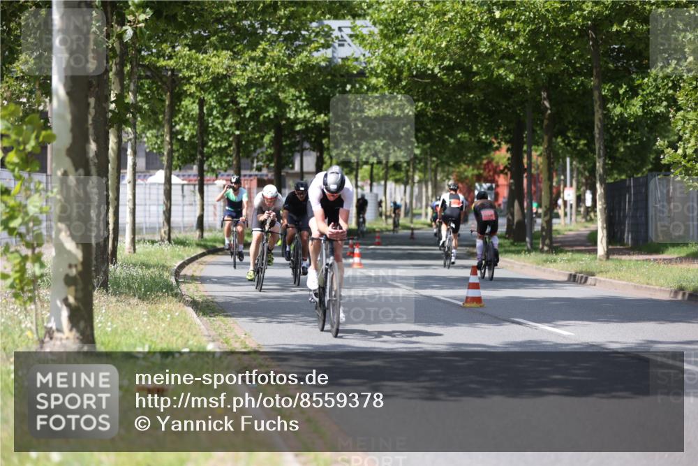 10.08.2025 - GEWOBA Citytriathlon Bremen Yannick Fuchs http://msf.ph/oto/8559378 10.08.2025 12:39:59 Radfahren 589, 596, 690, 706, 721, 779, 831, 880, 883, 1028 meine-sportfotos.de