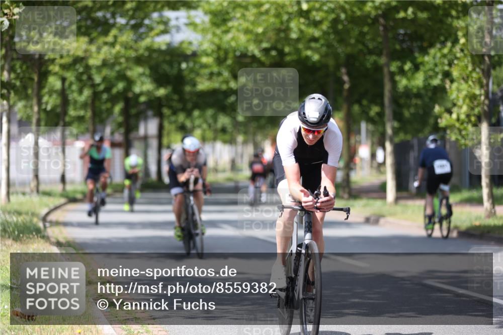 10.08.2025 - GEWOBA Citytriathlon Bremen Yannick Fuchs http://msf.ph/oto/8559382 10.08.2025 12:40:00 Radfahren 589, 596, 690, 706, 721, 779, 831, 880, 883, 1028 meine-sportfotos.de
