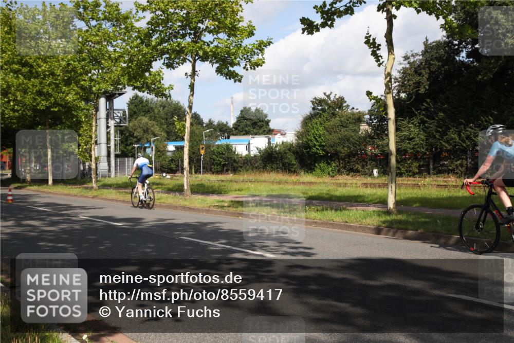 10.08.2025 - GEWOBA Citytriathlon Bremen Yannick Fuchs http://msf.ph/oto/8559417 10.08.2025 10:55:29 Radfahren 19, 211, 219, 397, 444 meine-sportfotos.de