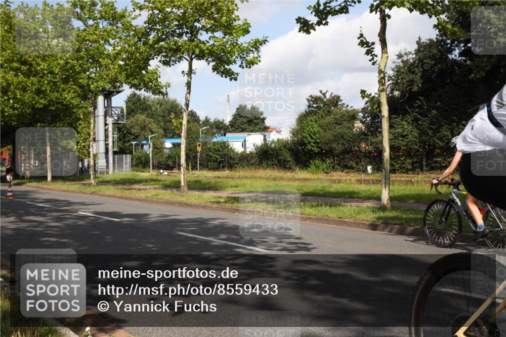 10.08.2025 - GEWOBA Citytriathlon Bremen Yannick Fuchs http://msf.ph/oto/8559433 10.08.2025 10:56:04 Radfahren 69, 93, 99, 119, 207, 429, 464, 466, 485, 497 meine-sportfotos.de