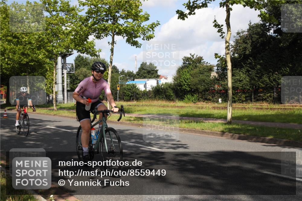 10.08.2025 - GEWOBA Citytriathlon Bremen Yannick Fuchs http://msf.ph/oto/8559449 10.08.2025 10:56:42 Radfahren 31, 67, 145, 203, 447, 455, 501 meine-sportfotos.de