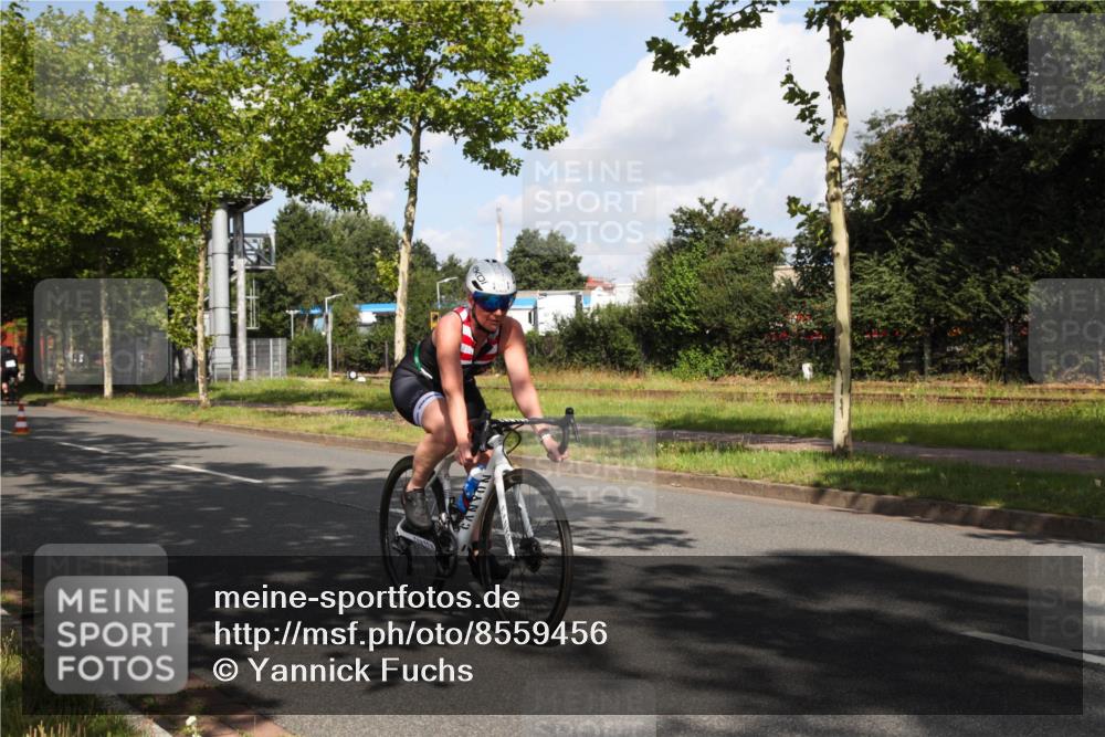 10.08.2025 - GEWOBA Citytriathlon Bremen Yannick Fuchs http://msf.ph/oto/8559456 10.08.2025 10:56:56 Radfahren 5, 101, 145, 454, 501 meine-sportfotos.de