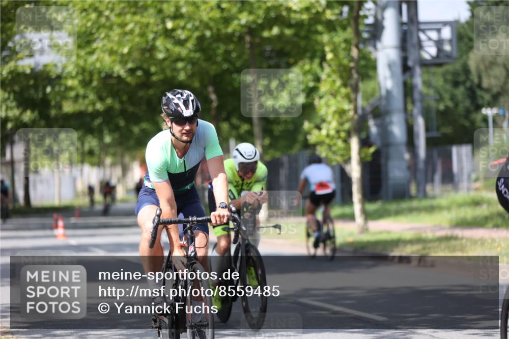 10.08.2025 - GEWOBA Citytriathlon Bremen Yannick Fuchs http://msf.ph/oto/8559485 10.08.2025 12:40:03 Radfahren 589, 596, 690, 706, 721, 779, 831, 880, 883, 890, 896, 1028 meine-sportfotos.de