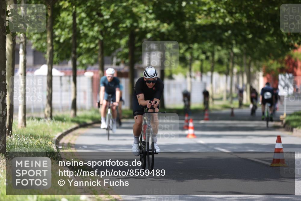 10.08.2025 - GEWOBA Citytriathlon Bremen Yannick Fuchs http://msf.ph/oto/8559489 10.08.2025 12:40:04 Radfahren 596, 602, 690, 706, 721, 779, 831, 880, 883, 890, 896, 1028 meine-sportfotos.de