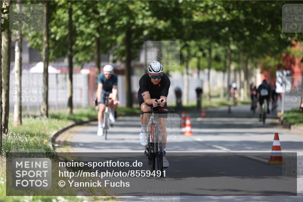 10.08.2025 - GEWOBA Citytriathlon Bremen Yannick Fuchs http://msf.ph/oto/8559491 10.08.2025 12:40:04 Radfahren 596, 602, 690, 706, 721, 779, 831, 880, 883, 890, 896, 1028 meine-sportfotos.de