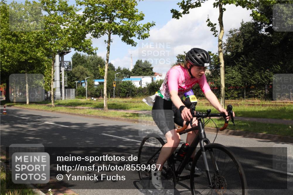 10.08.2025 - GEWOBA Citytriathlon Bremen Yannick Fuchs http://msf.ph/oto/8559497 10.08.2025 10:57:46 Radfahren 35, 159, 215, 458 meine-sportfotos.de