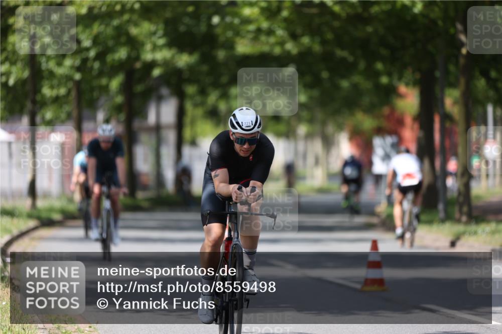 10.08.2025 - GEWOBA Citytriathlon Bremen Yannick Fuchs http://msf.ph/oto/8559498 10.08.2025 12:40:04 Radfahren 596, 602, 690, 706, 721, 779, 831, 880, 883, 890, 896, 1028 meine-sportfotos.de