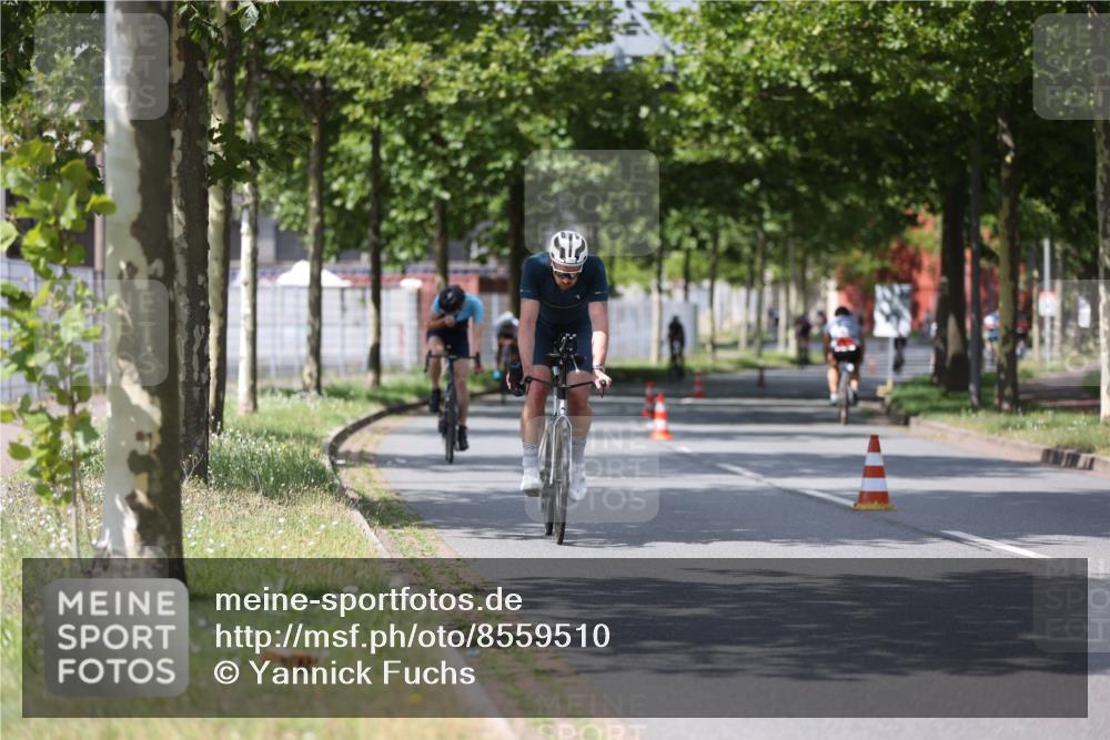 10.08.2025 - GEWOBA Citytriathlon Bremen Yannick Fuchs http://msf.ph/oto/8559510 10.08.2025 12:40:06 Radfahren 559, 596, 602, 690, 706, 721, 779, 815, 831, 880, 883, 890, 896, 1028 meine-sportfotos.de